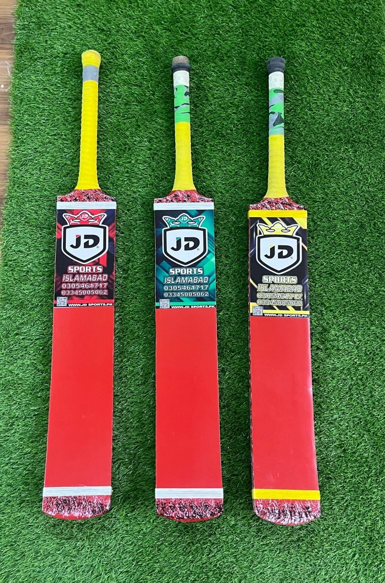 Jd Bat with Comfortable grip and Red Colour Cricket bat